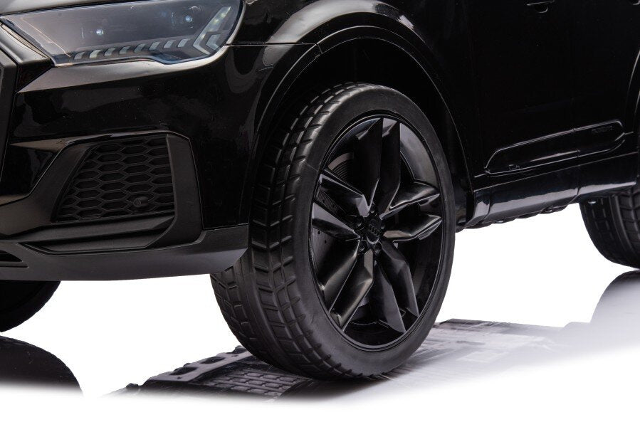 Audi Q7 Black Painted Battery Car - attēls 6