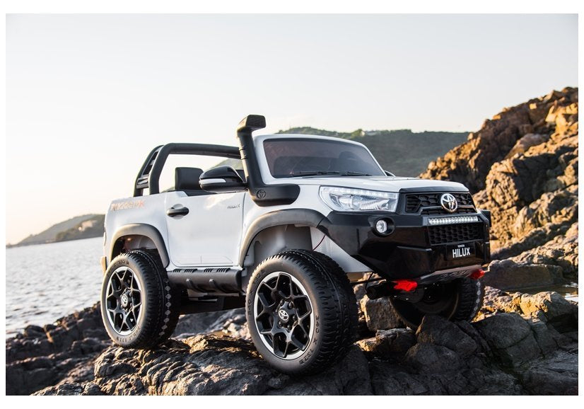 Electric Ride On Car Toyota Hilux White - image 8